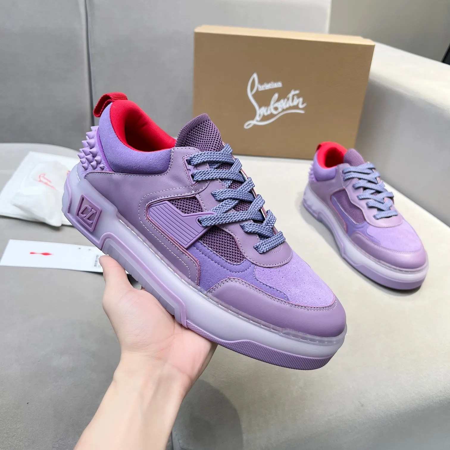 Men's shoes 💰700 🌹🌹🌹̋ Wang Junkai Yang Mi Xu Kai Zhang Jingyi Ding Chengxin Chen Muchi Wang Ziyi Same style Christian Louboutin Lu Boting 2024 [New product] ASTROLOUBI Unisex thick-soled sneakers with red soles are the perfect fusion of fashion and sport. The fabrics are made of luxurious calfskin, soft suede, smooth satin and laminated leather, and are decorated with classic rivets on the back. The interior is blended with a knitted tongue for added durability, breathability and quick-drying comfort. The outsole is made of a combination of EVA foam and imported rubber, and the colorful CL iconic letters on the side of the outsole show the brand's unique style. It is a ceiling-level comfortable skate shoe! ! ! Multiple colors available, currently men’s sizes 39--45